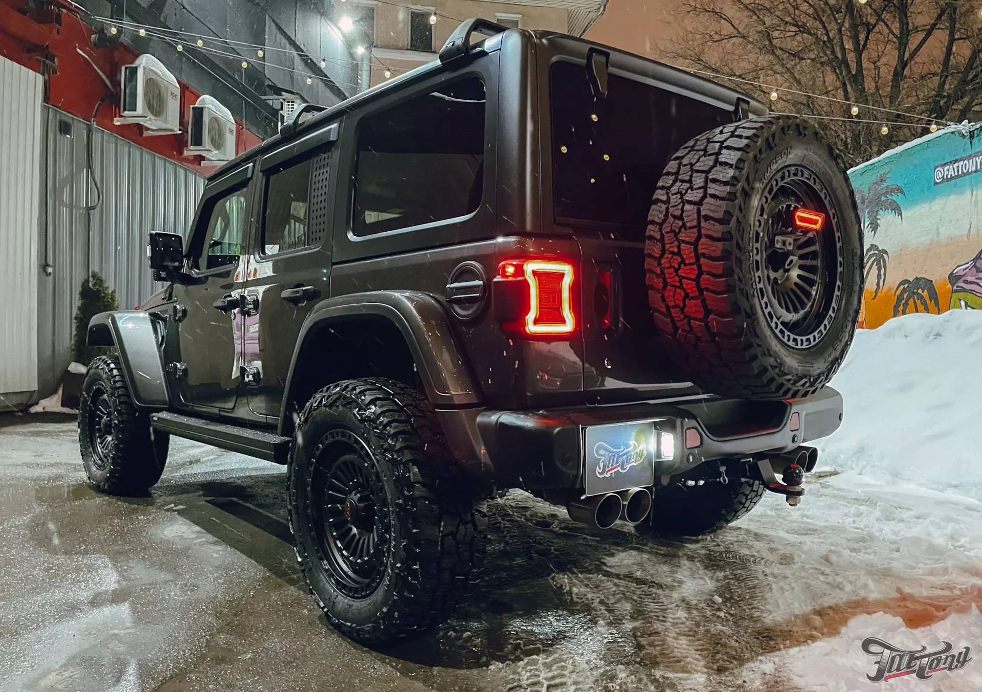 Jeep Wrangler Rubicon. Ангельские глазки
